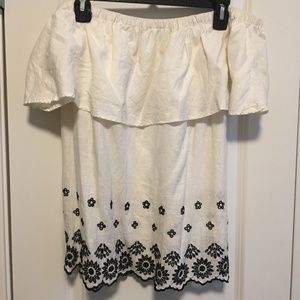 Women's blouse/casual top; b&w flower pattern